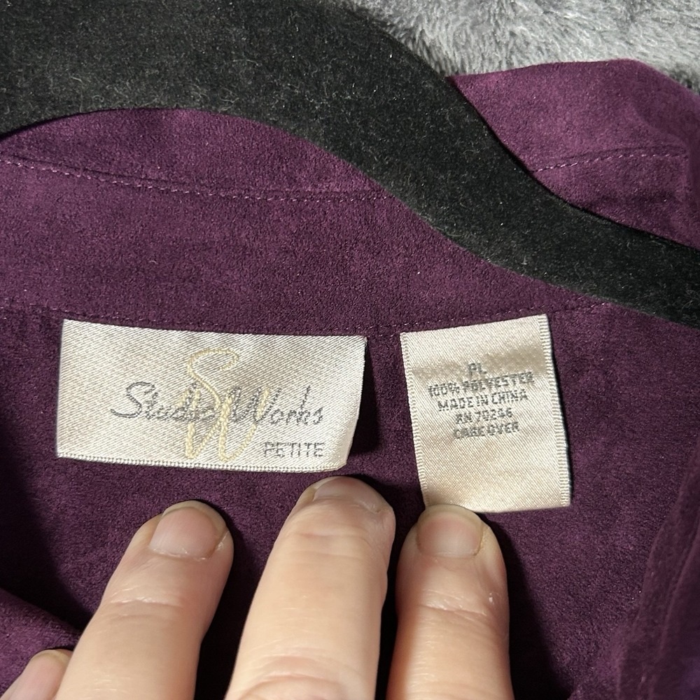 Studio‎ Works Velour Shirt Womens LP Purple Plum Petite Button Up Soft Casual - Picture 3 of 8